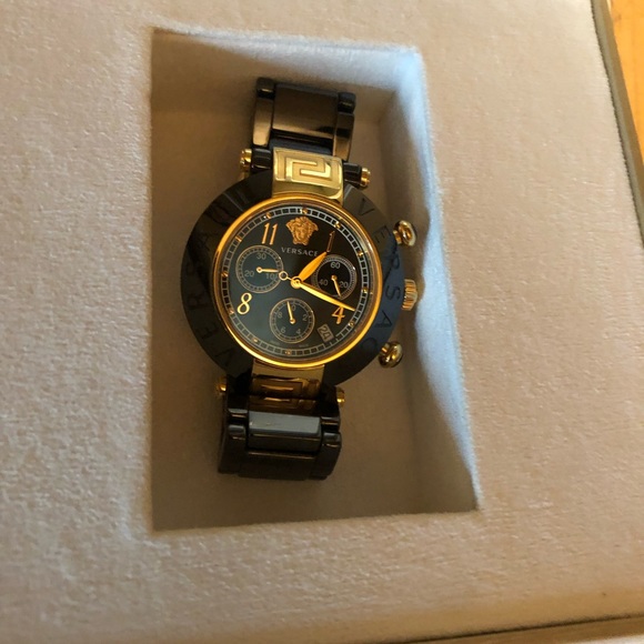 Versace woman’s watch - Picture 2 of 3